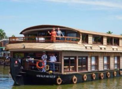 Munnar- Thekkady-  Alleppey Tour