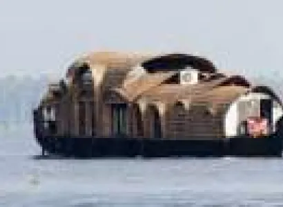 Coimbatore- Munnar- Alleppey- Guruvayur - Family Tour Package