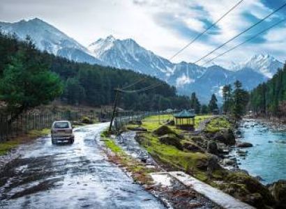 4 N - 5 D Dreamy Kashmir Honeymoon Package
