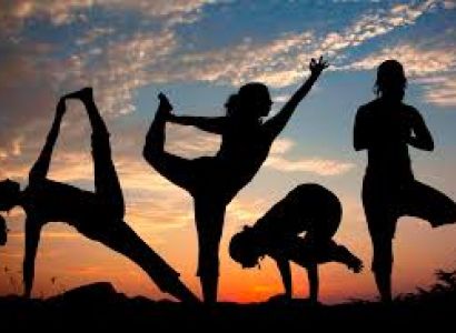 Holistic Detox: Yoga, Meditation, and Digital Unplug